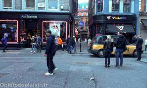 Quartier de Soho à Londres - Une rue, un loveshop et un bar gay