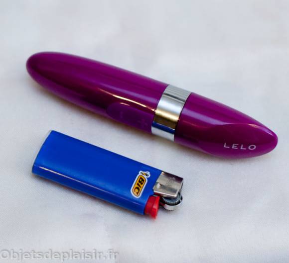 Le Lelo Mia et un petit briquet