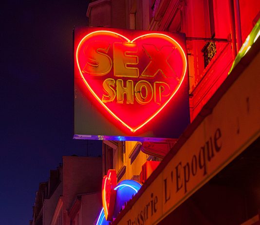 Cabines vidéo d’un sexshop