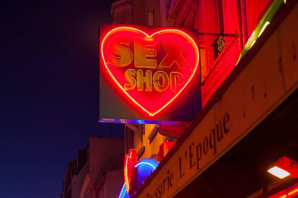 Cabines vidéo d’un sexshop