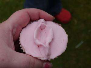 vulva_cupcake2