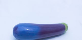 Le gode Aubergine SelfDelve change de couleur