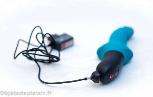 Le Stronic Drei et son chargeur, le Click'n charge Le Stronic Drei et son chargeur, le Click'n charge