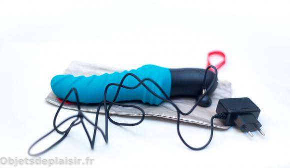 Le Stronic Drei et son chargeur Le Stronic Drei et son chargeur