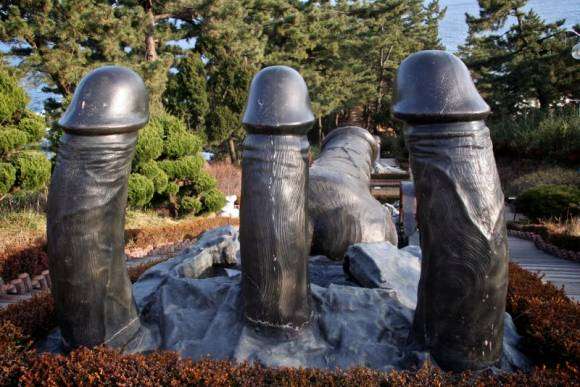 Penis Park et ses totems phalliques