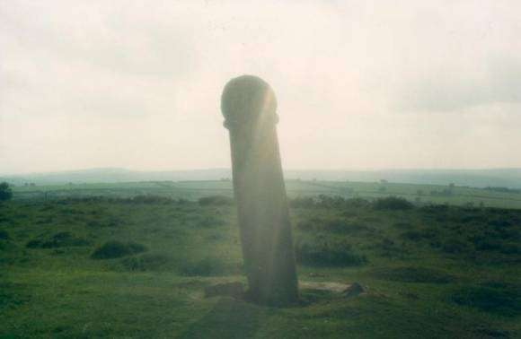 Long Tom, menhir phallique à Cornwall