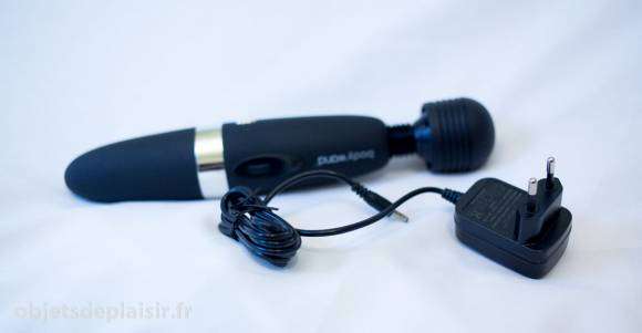 Le Body Wand rechargeable et son chargeur