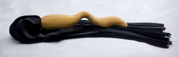 Le fouet-gode Nobessence Incite