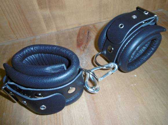 menottes en cuir Rimba menottes en cuir Rimba