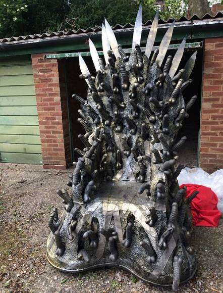 Le trône de caoutchouc de Game of Bones