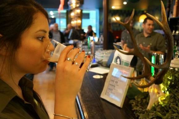 Dégustation de bière au sperme de cerf