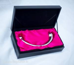 Le gode Njoy Pure Wand dans sa boîte Le gode Njoy Pure Wand dans sa boîte