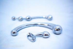 Trois sextoys Njoy en inox : la Fun Wand, la Pure Wand et le Pure Plug Trois sextoys Njoy en inox : la Fun Wand, la Pure Wand et le Pure Plug