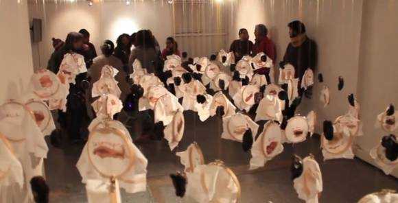 Exposition Paños de Carina Ubeda, sang menstruel et chiffons