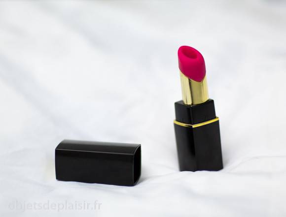 Le Womanizer 2Go, vibro aspirant en forme de rouge à lèvres