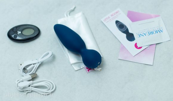 le plug anal télécommandé Little Rocket d'Adrien Lastic avec so câble, son mode d'emploi et sa télécommande