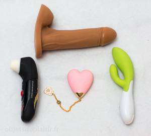 Le Lolita Baby Heart de Zalo, avec le Tantus Max O2, le Womanizer W100 et le Lelo Ina 2