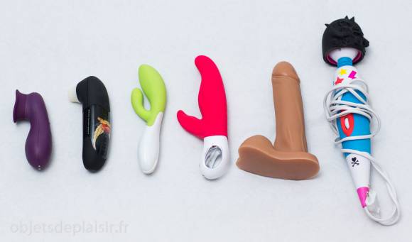 le Doña, le Womanizer W100 (édition Tatoo), l'Ina 2 de Lelo, le Lady Bi de Fun Factory, le Tantus Max O2 et le vibro licorne Tokidoki x Lovehoney déguisé en Orgasmatron Motörhead