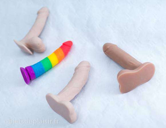 Le Pride Dildo, le Goodfella et le Johnny de Vixen Creations, et le Tantus Max O2