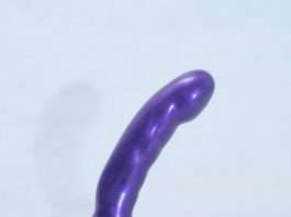 Le gode Tantus Acute, debout