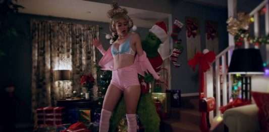 Le Père Noël surpassé par le Grinch sur Pornhub Parodie porno du Grinch