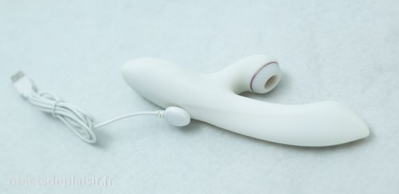 le Satisfyer Pro Rabbit et son câble de chargement