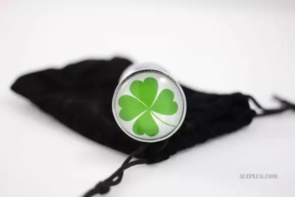 Sextoys Saint-Patrick : le plug anal trèfle à quatre feuilles