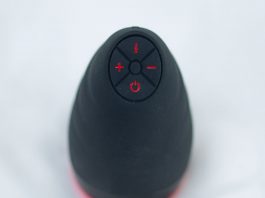 Le masturbateur chauffant Sweet Smile et ses commandes