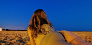 Photos sexy du jour : nue sur la plage de nuit