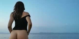 Les fesses à l'air dans l'eau