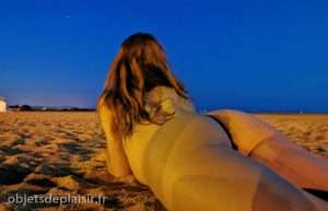 Photos sexy du jour : nue sur la plage de nuit