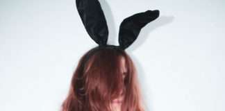 Un lapin sexy et sa carotte