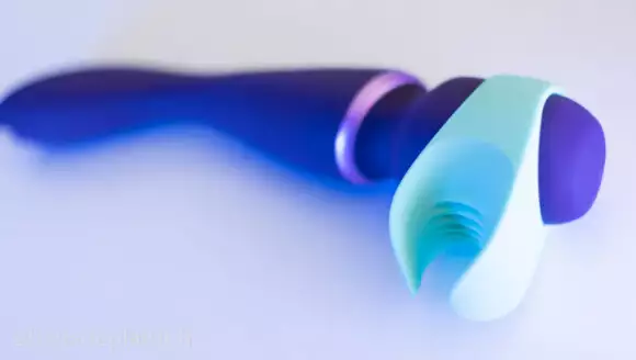 We Vibe Wand et son accessoire pour masturber le pénis