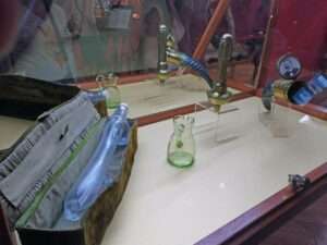 Godes en verre - Sex Machines Museum