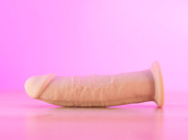 SilexD : un gode à double densité bon marché en silicone