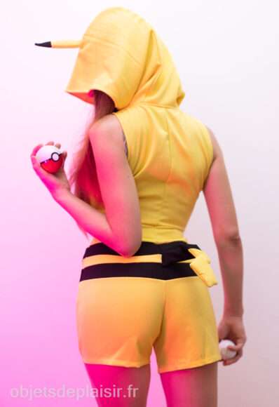 déguisement sexy pikachu vu de dos