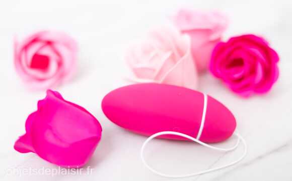 Les pétales de bain relaxants et le KegelSmart 2 Intimina