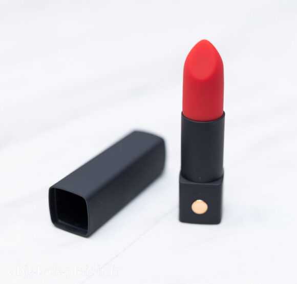 Lovense Exomoon : un vibro rouge à lèvres connecté