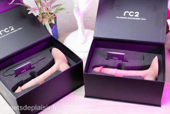 Les RealCock RC2 Standard et Premium, dans leurs emballages