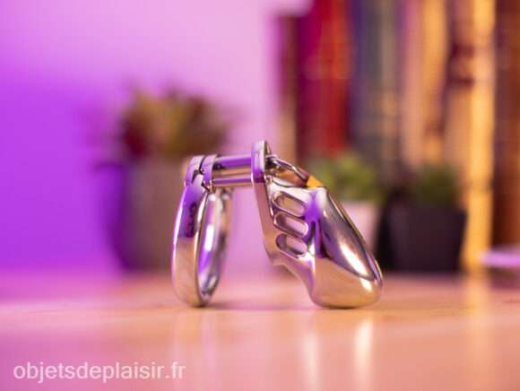 La cage en métal "5 centimètres d'humiliation"